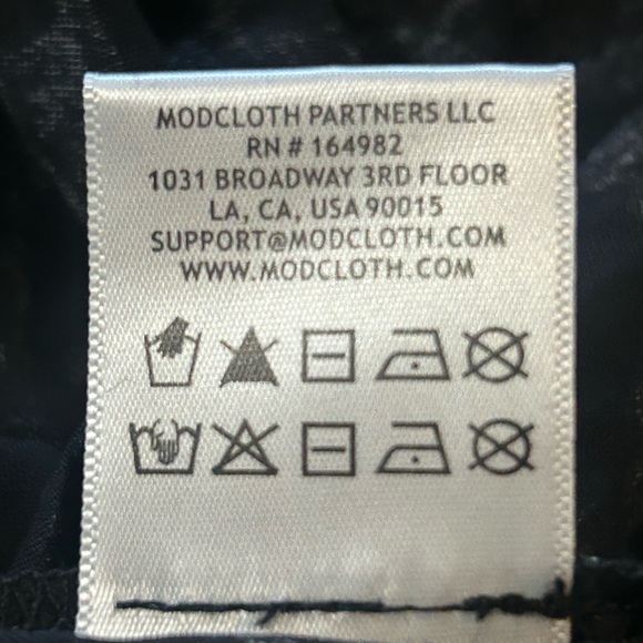 ModCloth Dramatic Depts Velvet Lined Elastic Waist Mock Wrap Dress NWT Medium - Picture 6 of 10